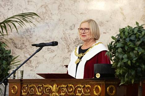 Rehtori Moira von Wright pitämässä rehtorikauden avauspuhettaan Akatemiatalolla Turussa 5. syyskuuta 2019.