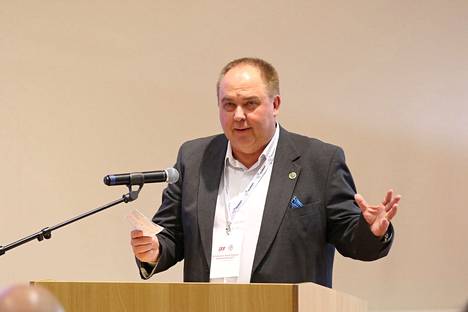 Risto Kauppinen on myös suomalaisen salibandyn keskeinen vaikuttaja. 