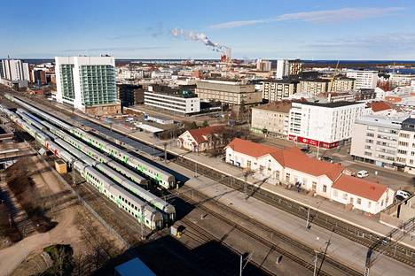 Oulun rautatieasema toukokuussa 2020.