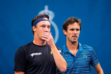 Henri Kontinen (vas.) ja Edouard Roger-Vasselin aloittivat voitokkaasti Wimbledonissa. Kuva vuoden 2019 Stockholm Openista.