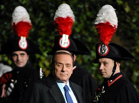 Italian entinen pääministeri Silvio Berlusconi tekee jälleen paluuta politiikkaan.