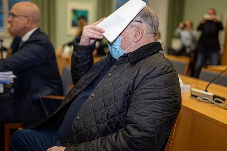 69-vuotiasta mainosmiestä syytetään Turun hovioikeudessa lähes 30 vuotta vanhasta henkirikoksesta.