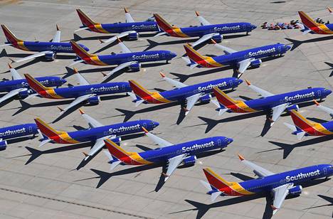 Amerikkalaisen Southwest-lentoyhtiön liikenteestä poissa olleita Boeing 737 Max -lentokoneita kalifornialaisella Viktorvillen huoltokentällä maaliskuun lopussa.