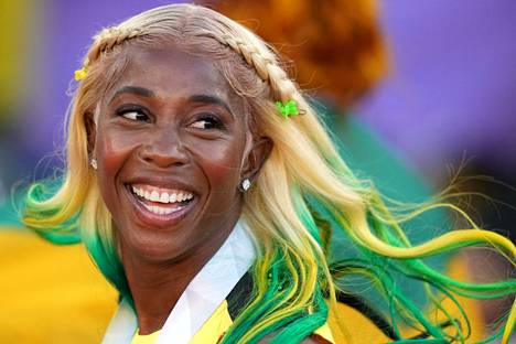 Shelly-Ann Fraser-Pryce voitti maanantaina MM-kultaa naisten sadalla metrillä. Vaaleiden hiusten latvat oli värjätty Jamaikan kisavärein keltavihreiksi. 