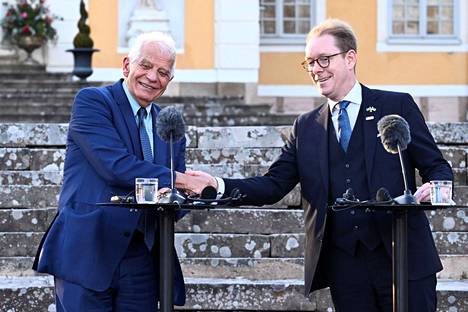 EU:n ulkosuhteiden korkea edustaja Josep Borrell (vas.) ja Ruotsin ulkoministeri Tobias Billström pitivät tiedotustilaisuuden Ruotsissa.