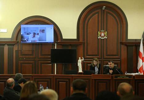 Vankilatuomiota Georgiassa istuva Georgian entinen presidentti Mihail Saakašvili esiintyi keskiviikkona oikeuden istunnossa videoyhteydellä.