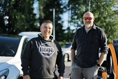 With the test they developed, Jaakko Leppo (left) and Harri Salo wanted to provide information on how far a single charge of an electric car can go in Finnish conditions.