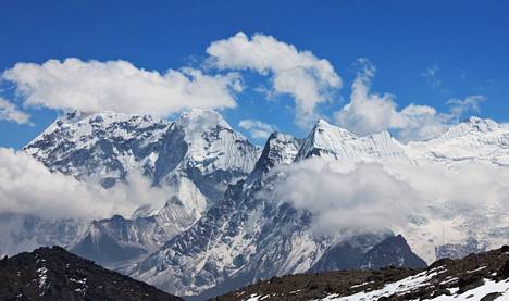 Himalajan vuoristo Aasiassa pystyy korkeutensa puolesta samaan kuin supervuorten pitkät jonot aikoinaan. 