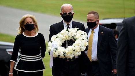 Yhdysvallat | Demokraattien Joe Biden esiintyi julkisuudessa ensimmäistä kertaa yli kahteen kuukauteen, maski kasvoillaan – osa puolueesta pelkää vaalikampanjan näivettyvän