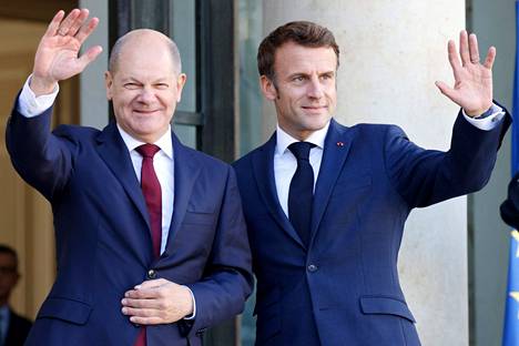 Olaf Scholz ja Emmanuel Macron lounastapaamisessa Élysée-palatsissa lokakuussa 2022.
