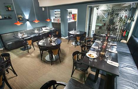 Viime hetken peruutukset tuntuvat erityisesti pienissä ravintoloissa, kuten Ullanlinnassa sijaitsevassa ravintola Jurassa. Ravintola kuvattuna vuonna 2017.
