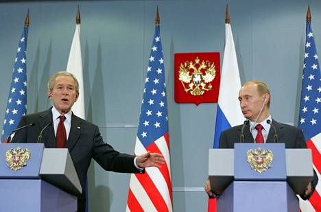 Myös Venäjän Vladimir Putin oli kutsuttu Nato-kokoukseen Bukarestissa huhtikuussa 2008. Yhdysvaltain presidentti George W. Bush ajoi kokouksessa Ukrainan  Nato-jäsenyyttä.