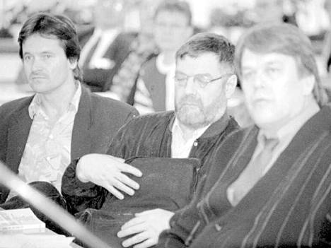 Vasemmistoliiton liittovaltuuston kokous Lahdessa 1994. Kuvassa Kari Uotila (vas.), Claes Andersson ja Matti Viialainen.