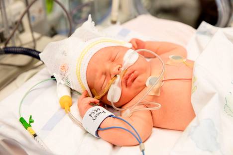 Kajaanilainen vauva syntyi Kainuun keskussairaalassa 2019. Synnytykset Kajaanissa voivat jatkua vuoden 2027 loppuun. 