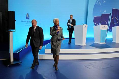 Euroopan keskuspankin pääjohtaja Christine Lagarde ja keskuspankin varapääjohtaja Luis de Guindos lähdössä EKP:n tiedotustilaisuudesta joulukuussa.