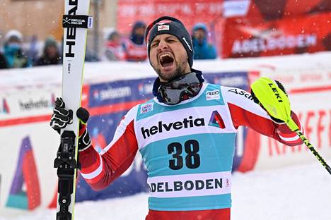 Johannes Strolz juhli sunnuntaina uransa avausvoittoa alppihiihdon maailmancupissa.