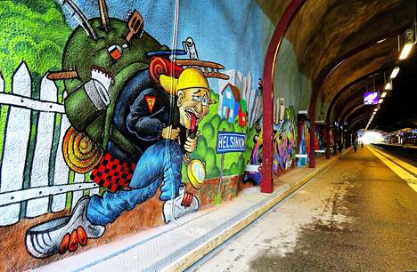 Helsingin karuimpiin kuuluva juna-asema sai 200 metriä pitkän graffitin –  Malminkartanon jättitaideteos on nyt kokonaan näkyvissä - Kaupunki 