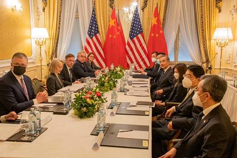 Yhdysvaltojen Jake Sullivanin ja Kiinan Wang Yin tapaamiset Wienissä kestivät yhteensä kahdeksan tuntia keskiviikkona ja torstaina.
