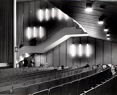Elokuvateatteri Bristol avattiin vuonna 1961.