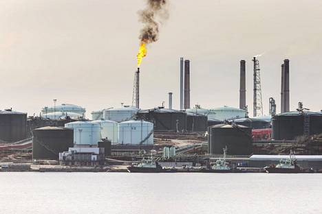 Suomessa maakaasua käyttää erityisesti kemian- ja metsäteollisuus. Yksi suurista käyttäjistä on polttoainejalostaja Neste Kilpilahden jalostamollaan.