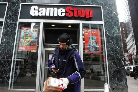 Tietokone- ja konsolipelejä kivijalkakaupassa myyvän Gamestopin osakkeen arvo nousi muutamasta dollareista yli 300 dollariin puolessa vuodessa.