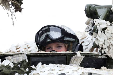 Norjalainen sotilas osallistui Naton Cold Response -harjoitukseen Pohjois-Norjassa maaliskuussa.