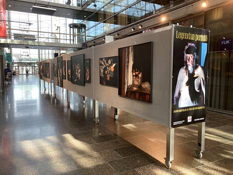 Sanomatalossa esillä olevassa yhteisnäyttelyssä on sekä Juha Metson kuvia (kuvassa) sekä Hannu Hautalan kuvia.