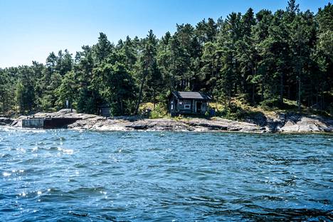 Tallholmenin saari sijaitsee noin puolen tunnin venematkan päässä Vuosaaresta. Vantaan kaupunki on vuokrannut saaren huvilaa kesäkaudella. Saaressa on myös voinut telttailla.