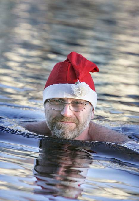 Vähälä didn't leave sports even after his career. In the picture, he has taken a dip in swimming at Mältinranta in Tampere.