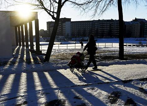 Vielä loppiaisena aurinko paistoi ja pakkanen paukkui Helsingin Merihaassa.