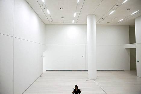 Kreikan uuden nykytaiteen museon EMST:n näyttelysalit kumisevat tyhjyyttään. Museon avaamista on lykätty.