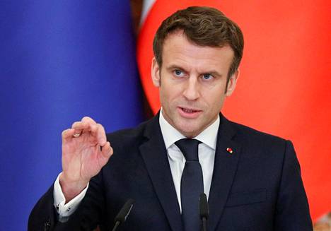 Ranskan presidentti Emmanuel Macron tiedotustilaisuudessa Kiovassa tiistaina.
