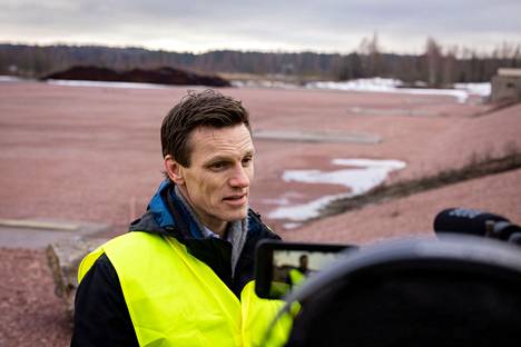 Norjalaisen Blastrin toimitusjohtaja Hans Fredrik Wittusen kertoi terästehdashankkeesta tammikuussa Inkoossa, Fortumin puretun hiilivoimalan tontilla. 