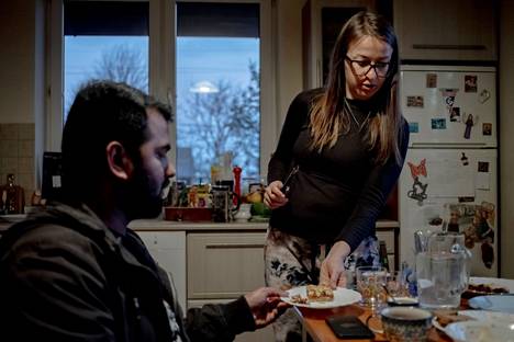 Barbara Szozotkoi on majoittanut kodissaan Itä-Puolassa 15 Ukrainan pakolaista Venäjän hyökkäyksestä alkaen. Ensimmäinen heistä oli Hassan Habib helmikuussa.