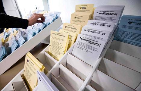 Äänestystä Ruotsin parlamenttivaaleissa Tomelillassa viime sunnuntaina.