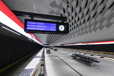 Länsimetro oy luovutti Espoon kuusi metroasemaa HKL:lle viime viikolla. Viimeiset kaksi Helsingin asemaa luovutettiin kuitenkin vasta tällä viikolla.