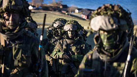 Suomalaissotilaita Naton Trident Juncture -sotaharjoituksessa Trondheimissa lokakuussa 2018.