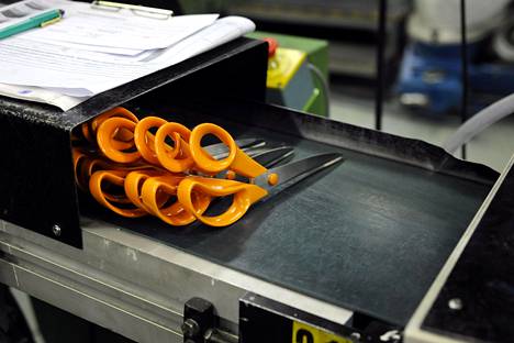 Oranssipäiset sakset ovat kuluttajille Fiskarsin tutuimmat tuotteet.