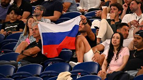 Venäjän lippu näkyi katsomossa myös Austaralian avoimessa tennisturnauksessa tammikuussa.