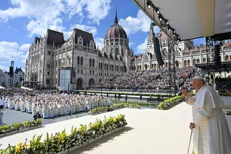 Paavi Franciscus vierailulla Unkarin pääkaupungissa Budapestissa. Paavin pitämään ulkoilmamessuun osallistui 50 000 ihmistä.