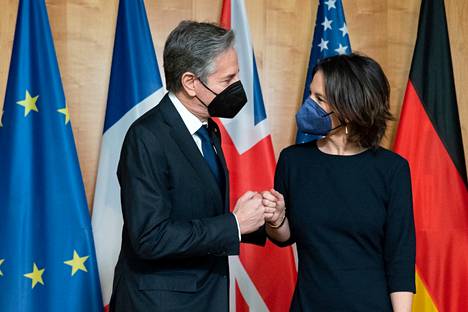 Yhdysvaltojen ulkoministeri Antony Blinken ja Saksan ulkoministeri Annalena Baerbock puhuttelivat torstaina toisiaan korostetusti etunimillä ja viestivät läheistä transatlanttista yhteistyötä.