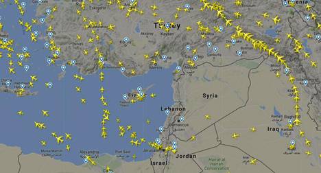 Tältä näytti lentoliikenne Syyrian lähialuilla keskiviikkona aamupäivällä Flightradar24:n tietojen mukaan. Syyrian yllä oleva kone oli matkalla Bagdadista Beirutiin. Lentoliikenne Syyrian yllä oli hiljaista jo ennen Eurocontrolin varoitusta.