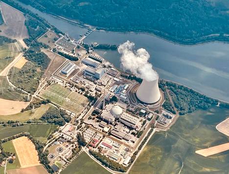 Isar 2 -ydinvoimala Isarjoen varrella Baijerissa on yksi Saksan kolmesta viimeisestä käytössä olevasta ydinvoimalasta.