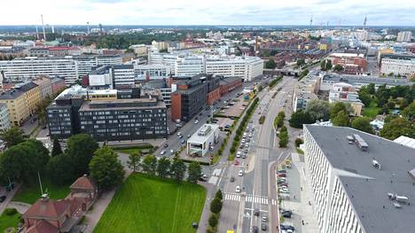 Helsingin Teollisuuskatu on pienen maan Wall Street. Kadulla ovat Nordean Suomen toimintojen pääkonttori – tulevaisuudessa Nordean pääkonttori – OP-konsernin pääkonttori ja S-pankin pääkonttori.
