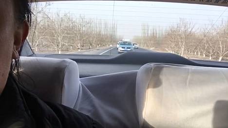 Kun HS:n edellinen Kiinan-kirjeenvaihtaja Katriina Pajari vieraili Xinjiangissa vuonna 2017, hänen taksiaan seurattiin.