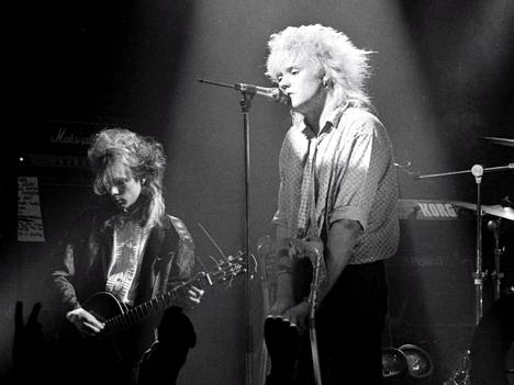 Jussi Hakulinen (oik.) esiintyi Tavastia-klubilla Kinsky-yhtyeen kanssa syyskuussa 1985.