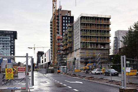 Espoossa kerrostalorakentaminen on keskittynyt uuden metrolinjan varteen. Espoonlahden aseman tuntumassa on rakennettu sekä asuntoja että liiketilaa.