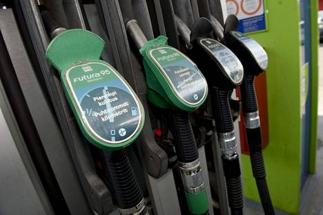 Jakeluvelvoitteen nosto voi myös nostaa polttoaineiden pumppuhintaa rajusti – tai sitten ei. Kiistelty asia on nyt hallitusneuvottelijoiden pureskeltavana.
