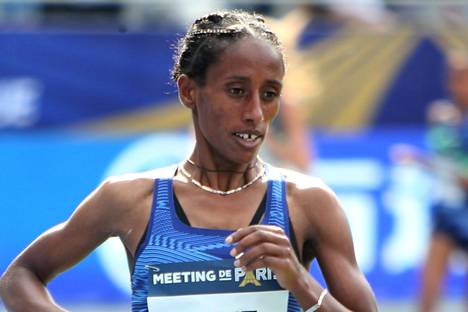 Etiopialainen Ejgayehu Taye juoksi uudenvuodenaattona Barcelonassa uuden sekakilpailun maailmanennätyksen 14.19. Kuva Timanttiliigan elokuisesta osakilpailusta Pariisista.