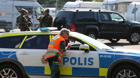 Ruotsi | Ruotsalais­vankilan yhdeksän tuntia kestänyt panttivanki­tilanne ohi, molemmat vartijat vapautettiin keskiviikko­iltana
